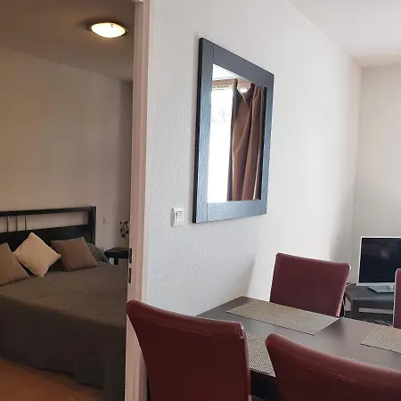 Joli T2 Dans Avec Piscine, Hammam Et Parking Gratuits *