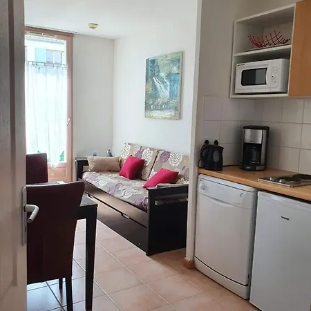 Joli T2 Dans Avec Piscine, Hammam Et Parking Gratuits *