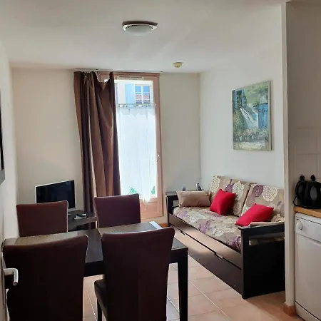 Apartmán Joli T2 Dans Avec Piscine, Hammam Et Parking Gratuits *