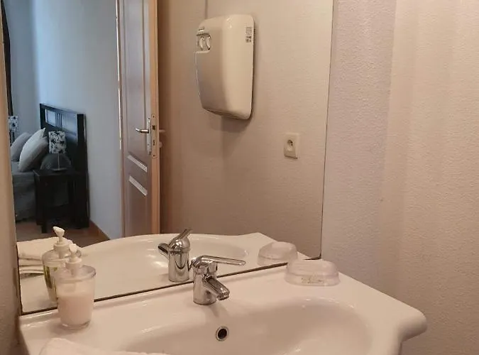 Joli T2 Dans Avec Piscine, Hammam Et Parking Gratuits Каркассон