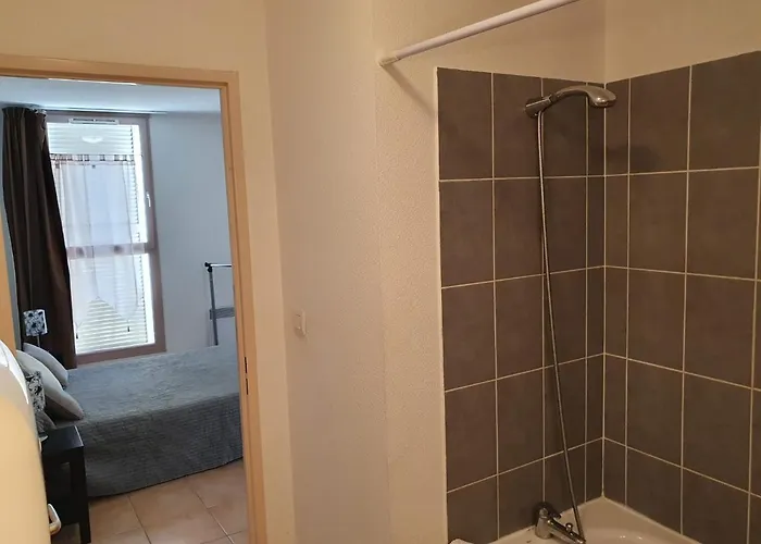 Апартаменты Joli T2 Dans Avec Piscine, Hammam Et Parking Gratuits *